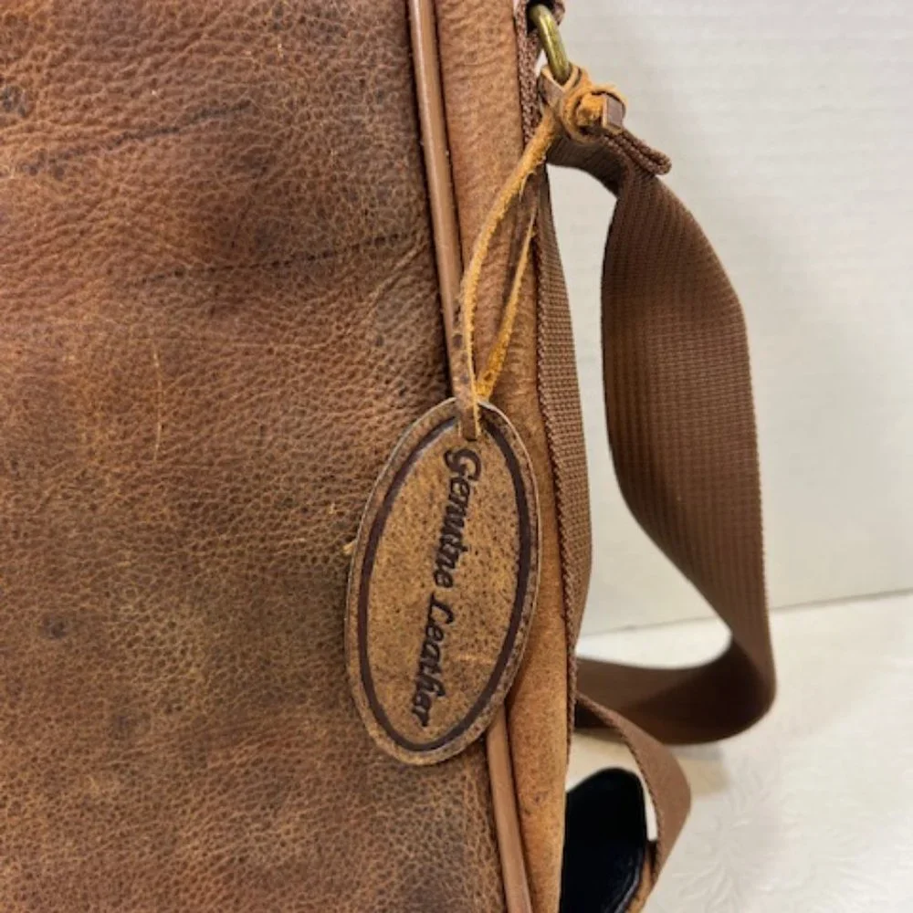VTG Wilsons Genuine Brown Leather Thunder Leather Tablet Messenger Bag 9x3x10